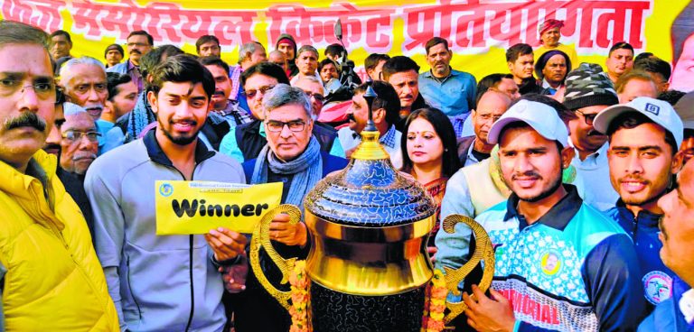 Buxar News: पटना ने मुजफ्फरपुर को 96 रनों से पराजित कर ट्रॉफी पर जमाया कब्जा