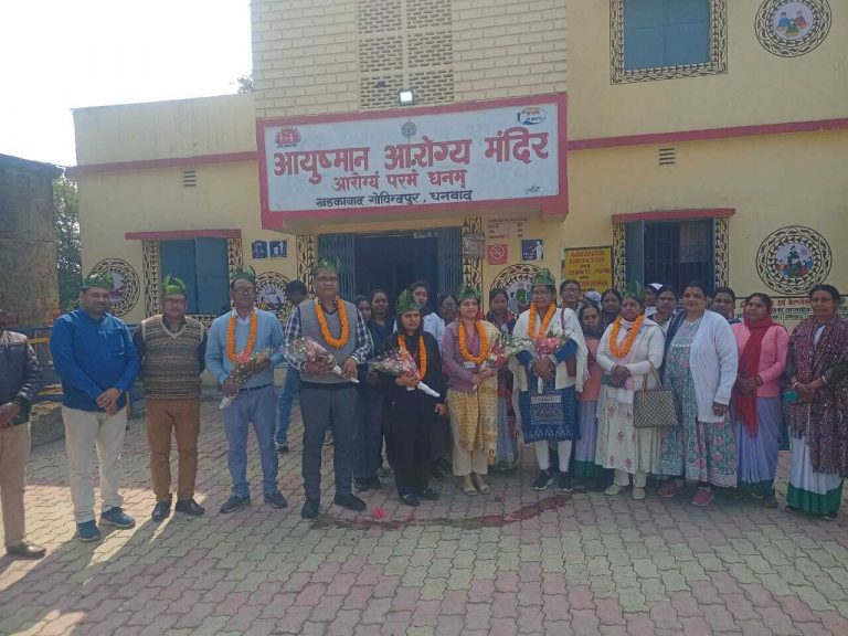 Dhanbad News: स्वास्थ्य केंद्रों की जांच के लिए पहुंची पीसीआर की टीम