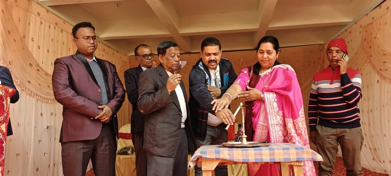 Chaibasa News : पूर्ववर्ती छात्रों ने पुरानी यादों को ताजा किया