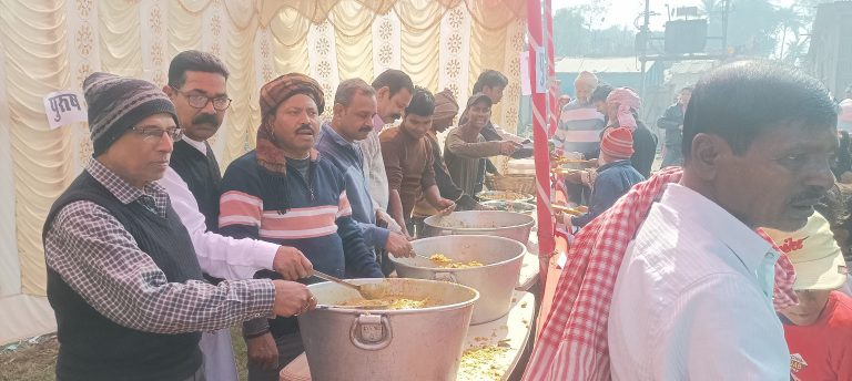 शनिदेव मंदिर में हुआ खिचड़ी भंडारा सह महाप्रसाद का आयोजन , उमड़े श्रद्धालु