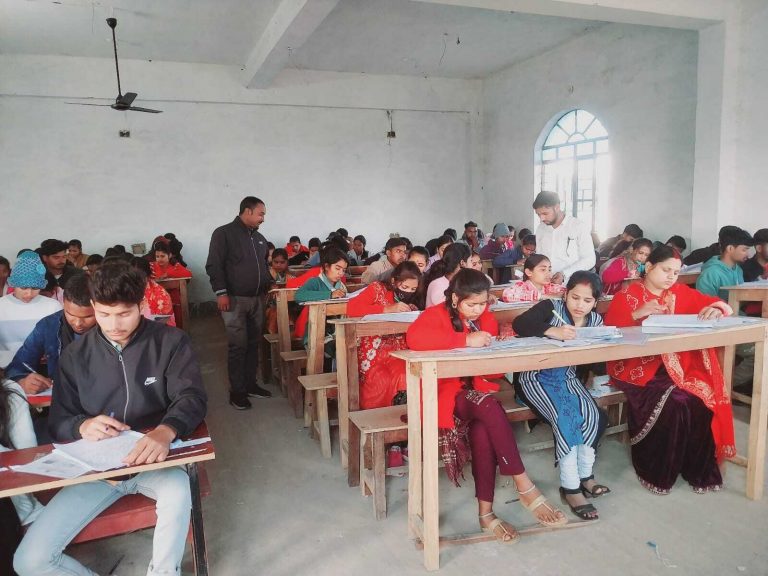 Jamui news : प्रथम पाली में 176 जबकि द्वितीय पाली में 566 परीक्षार्थी हुए शामिल