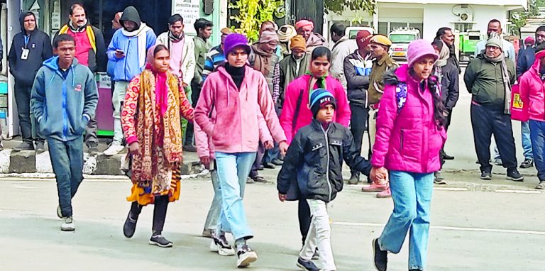 Chhapra News : धूप निकली तो ठंड से मिली राहत, बढ़ी चहल-पहल