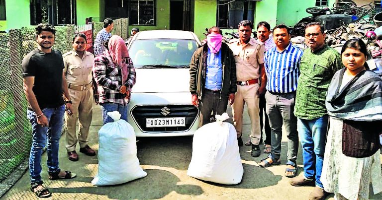 Rourkela News: राउरकेला स्टेशन के पास 38 किलो गांजा के साथ एक महिला समेत दो तस्कर गिरफ्तार