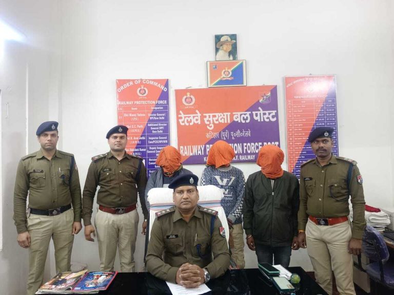 आरपीएफ ने पिकअप वैन में एल्यूमिनियम तार के साथ तीन को किया गिरफ्तार