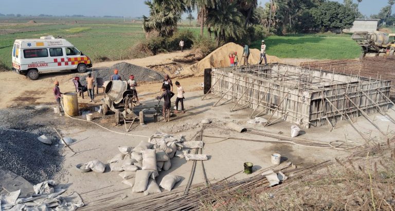 Lakhisarai news : सेल्फ ऑटोमेटिक मशीन के बदले साधारण मशीन से हो रही एलएचएस बॉक्स की ढलाई