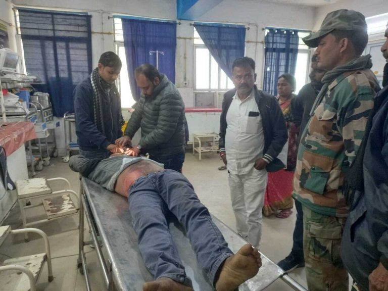 तेज रफ्तार ओटो पलटने से एक की मौत, आधा दर्जन लोग घायल
