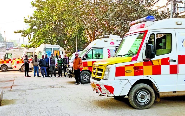दूसरे दिन भी जारी रही 102 एंबुलेंस चालकों की हड़ताल, निजी एंबुलेंस को देना पड़ रहा अधिक किराया