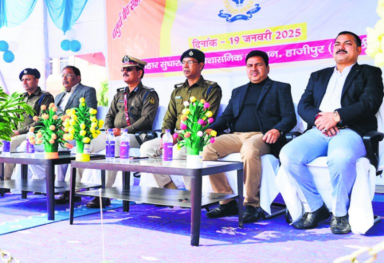पासिंग आउट परेड में नौ सहायक अधीक्षक व 107 कक्षपालों को दिया गया बैज