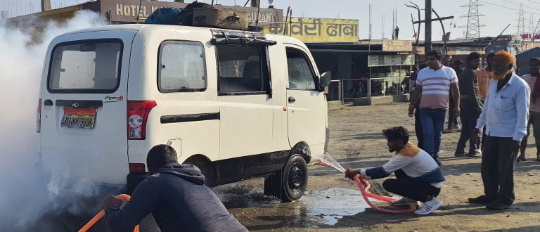 Bokaro News : चलती ऑटो से उठने लगा धुआं, कूद कर भागे यात्री