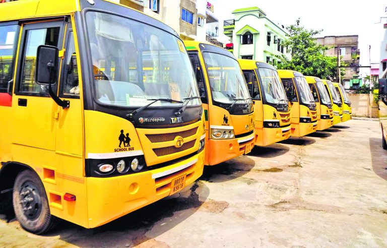 Patna News : लोयोला व  संत जेवियर्स के बच्चों को ले जा रहीं ओवरलोडेड 25 गाड़ियां जब्त