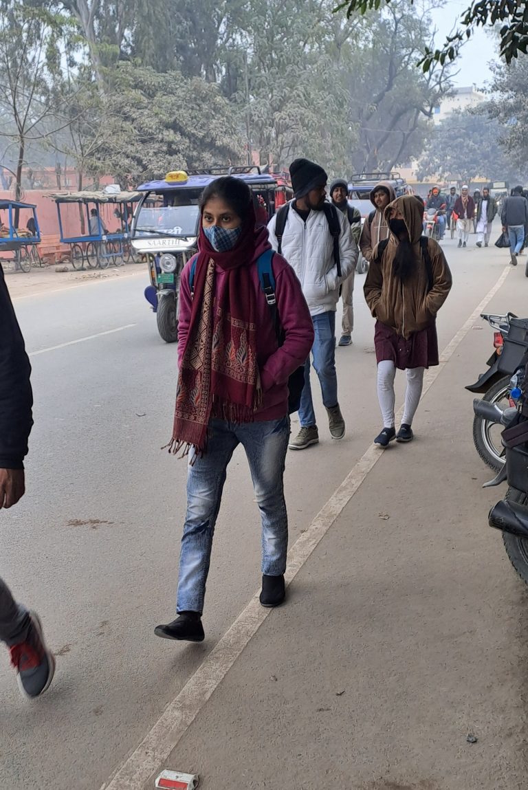 कोल्ड डे की बनी स्थिति, बर्फीली हवा ने बढ़ाई ठंड