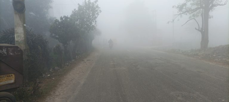 दिन भर सर्दी का सितम रहा जारी, घरों में दुबके रहे लोग, नहीं हुए सूर्यदेव के दर्शन