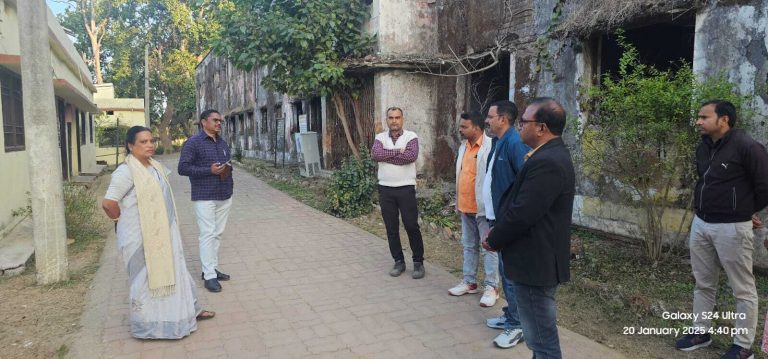 शराब पीकर सोया था कर्मचारी, मरीजों के बेड चादर गायब