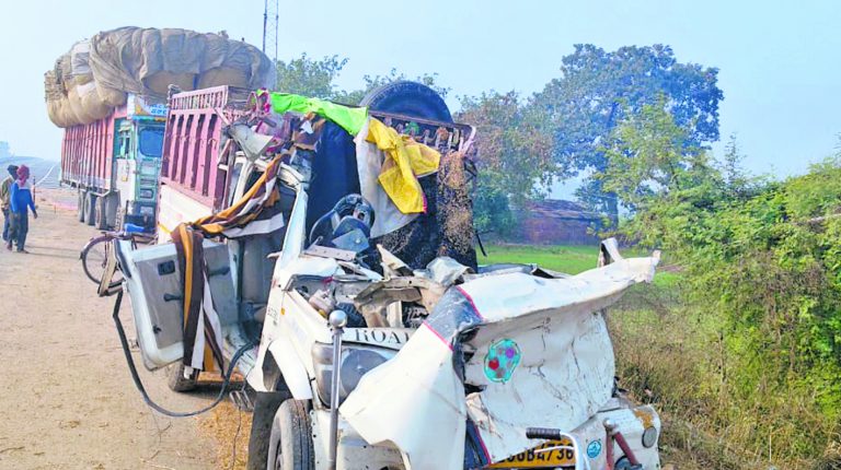 Buxar News: खड़े ट्रक में पिकअप ने मारी टक्कर, दो की मौत
