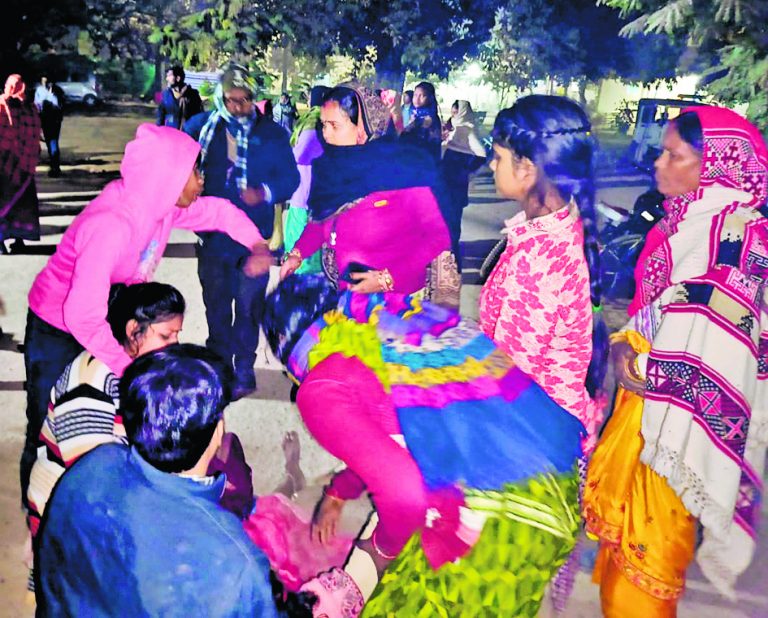 Gopalganj News  : हथुआ अस्पताल की गिरी नवनिर्मित दीवार, दो मजदूरों की मौत, एक घायल