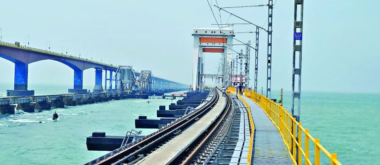 News of Rameshwar Rail Bridge : वर्टिकल रेल ब्रिज, जो शिप को रास्ता देने ऊपर उठ जायेगा