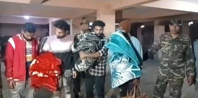 Dhanbad News : जोड़ाफाटक रोड नंदलोक अपार्टमेंट से छह साइबर अपराधी गिरफ्तार