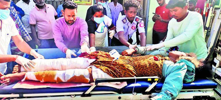 Rourkela News : ट्रक ने स्कूटी को मारी टक्कर, दो सगी बहनों की मौत, घायल युवक की हालत गंभीर