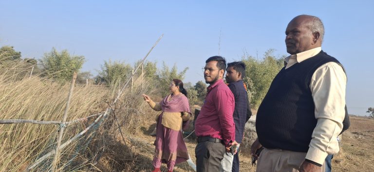 Giridih News : मनरेगा के लोकपाल ने किया योजनाओं का निरीक्षण