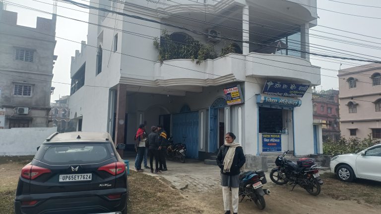 रिटायर्ड सिविल सर्जन डॉ एपी शाही के बंद घर में लाखों की चोरी रिटायर्ड सिविल सर्जन डॉ एपी शाही के बंद घर में लाखों की चोरी