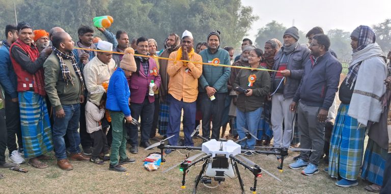 कोयली सिमरा पश्चिम में खेतों में ड्रोन से होगा छिड़काव