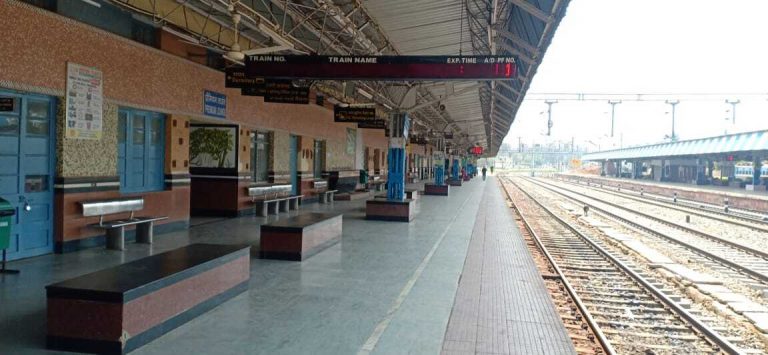 Deoghar News : ट्रैफिक ब्लॉक के कारण तय दिनों में चार ट्रेनें रहेंगी रद्द, 26 ट्रेनों के मार्ग बदले
