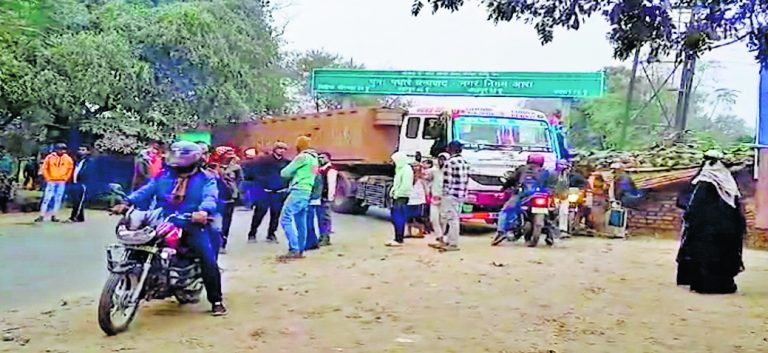 बेलगाम कंटेनर ने कोचिंग से घर लौट रहे दो भाइयों को रौंदा, एक की गयी जान