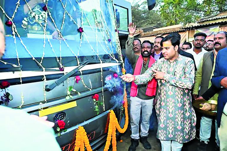 Jharsuguda News: झारसुगुड़ा से प्रयागराज के लिए सीधी बस सेवा की शुरुआत, श्रद्धालुओं में हर्ष