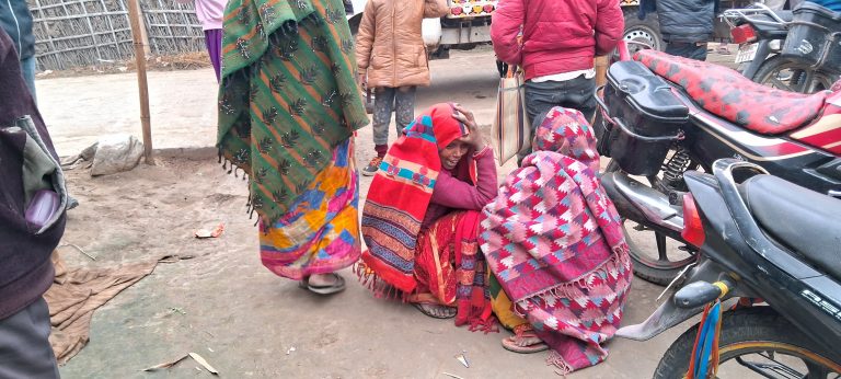 संदिग्ध स्थिति में फांसी के फंदे से लटकता महिला का मिला शव, मायके वालों ने हत्या का लगाया आरोप