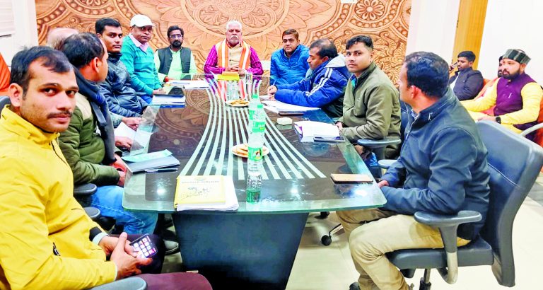 योजनाओं से लोगों को करें लाभान्वित: मंत्री