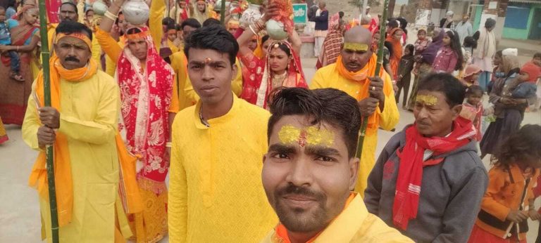 पौकरी में कलश शोभायात्रा के साथ रामधुन का आयोजन