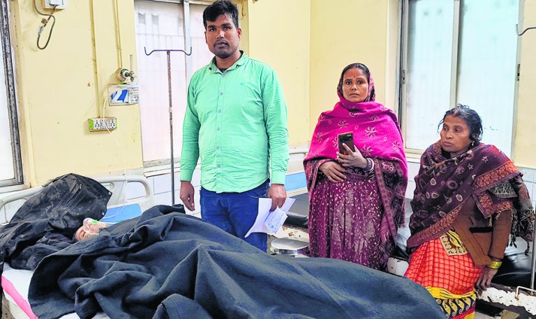 Gopalganj News  : रास्ते में आ रहे चापाकल को हटाने की पंचायती में चले लाठी-डंडे, सात घायल