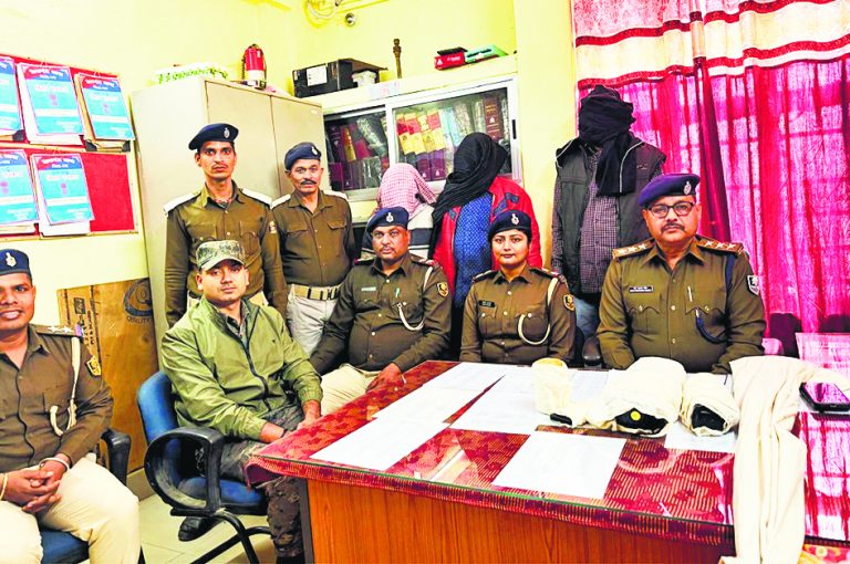Gaya News : कार से एक बंदूक व छह कारतूस बरामद, तीन गिरफ्तार
