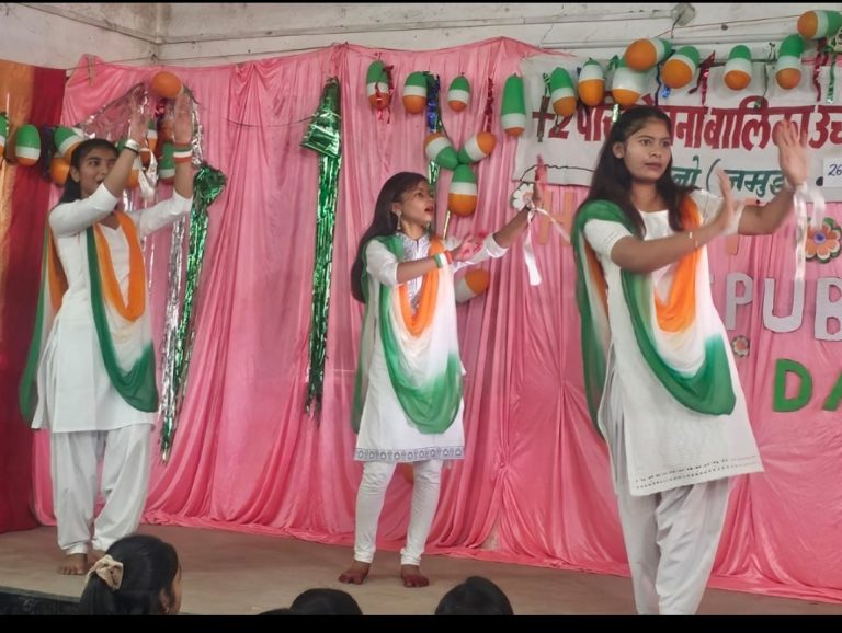 परियोजना स्कूल में छात्राओं की प्रस्तुति ने मोहा मन