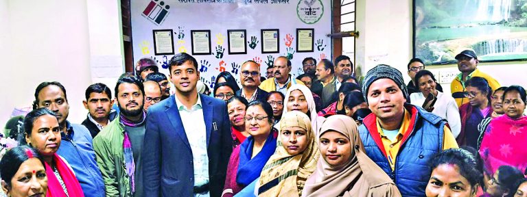 Ranchi News : उत्कृष्ट कार्य करने वाले बीएलओ सम्मानित