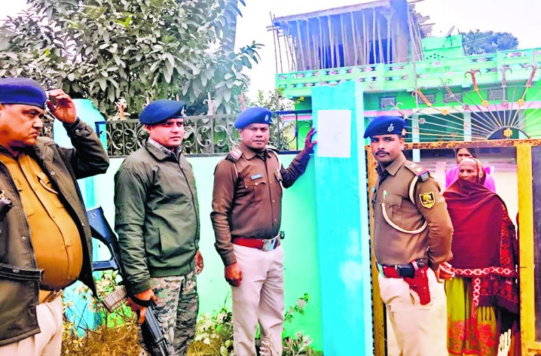 Gopalganj News  : आज कुर्की अभियान चलायेगी पुलिस, हत्या, लूट में फरार अपराधियों को सरेंडर करने का अल्टीमेटम
