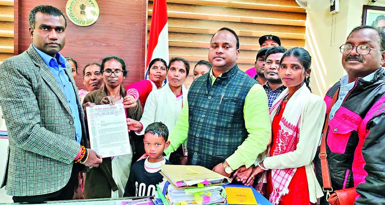 Ranchi News : फ्लाइओवर को लेकर डीसी को सौंपा ज्ञापन