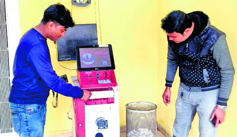 डीडीए मार्केट में एटीएम से टैंपरिंग के आरोप में दो गिरफ्तार