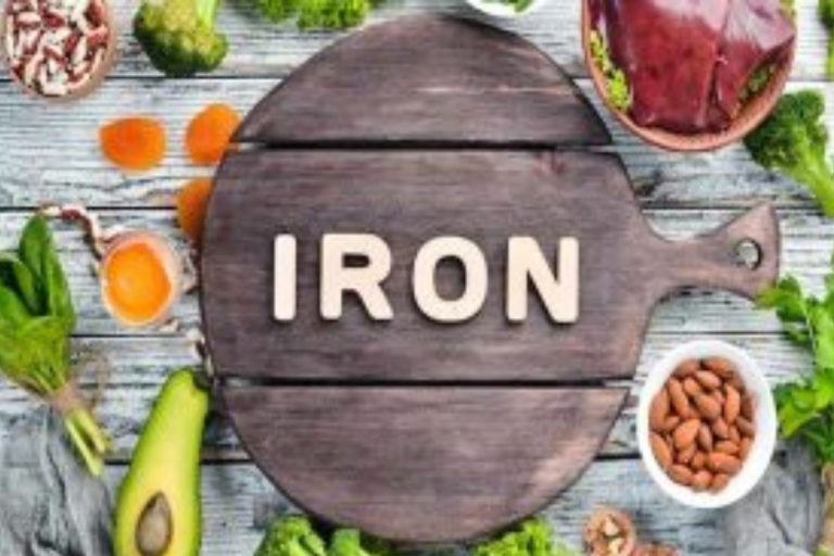 Health Tips: आपका शरीर भी दे रहा है ये संकेत, हो सकती है आयरन की कमी 