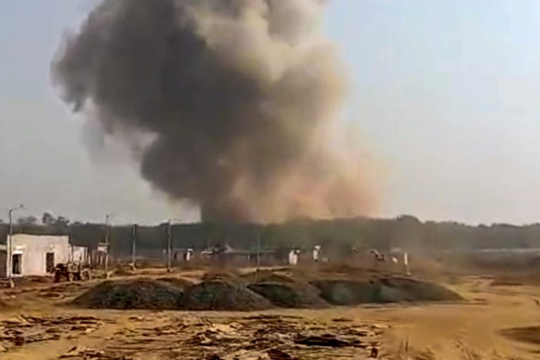 Maharashtra Blast: भंडारा के ऑर्डिनेंस फैक्ट्री में विस्फोट में 8 की मौत, विस्फोट के कारण गिरी छत, दूर तक फैला मलबा