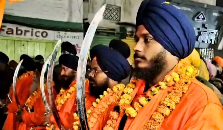 प्रभात फेरी के साथ 358 वें प्रकाश उत्सव पर्व का हुआ आगाज, जो बोले सो निहाल के जयकारों से गूंजा पटना