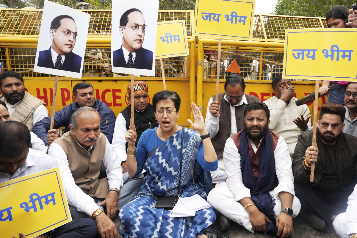 AAP MLAs protest