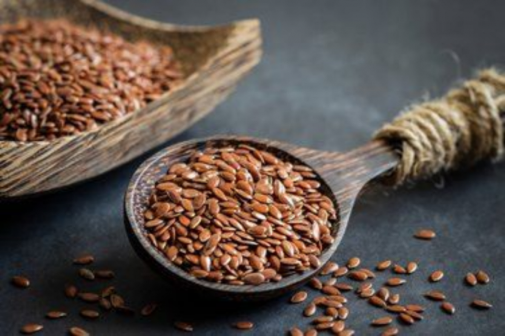 Hair Care Tips: बदबूदार अंडे के बिना भी हो सकते हैं बाल सिल्की और शाइनी 3 Hair Care With Alsi Seed
