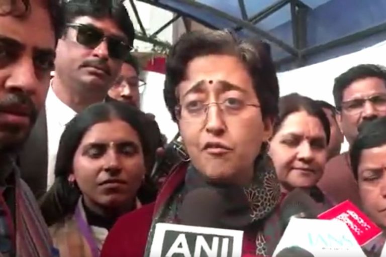 AAP की निवर्तमान मुख्यमंत्री आतिशी ने जीत के बाद किया रोड शो, देखें VIDEO
