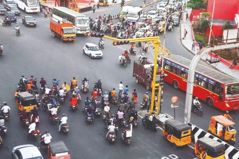 मैट्रिक परीक्षा के दौरान ट्रैफिक व्यवस्था को लेकर कड़ी तैयारी, जाम से बचने के लिए पुलिस अलर्ट