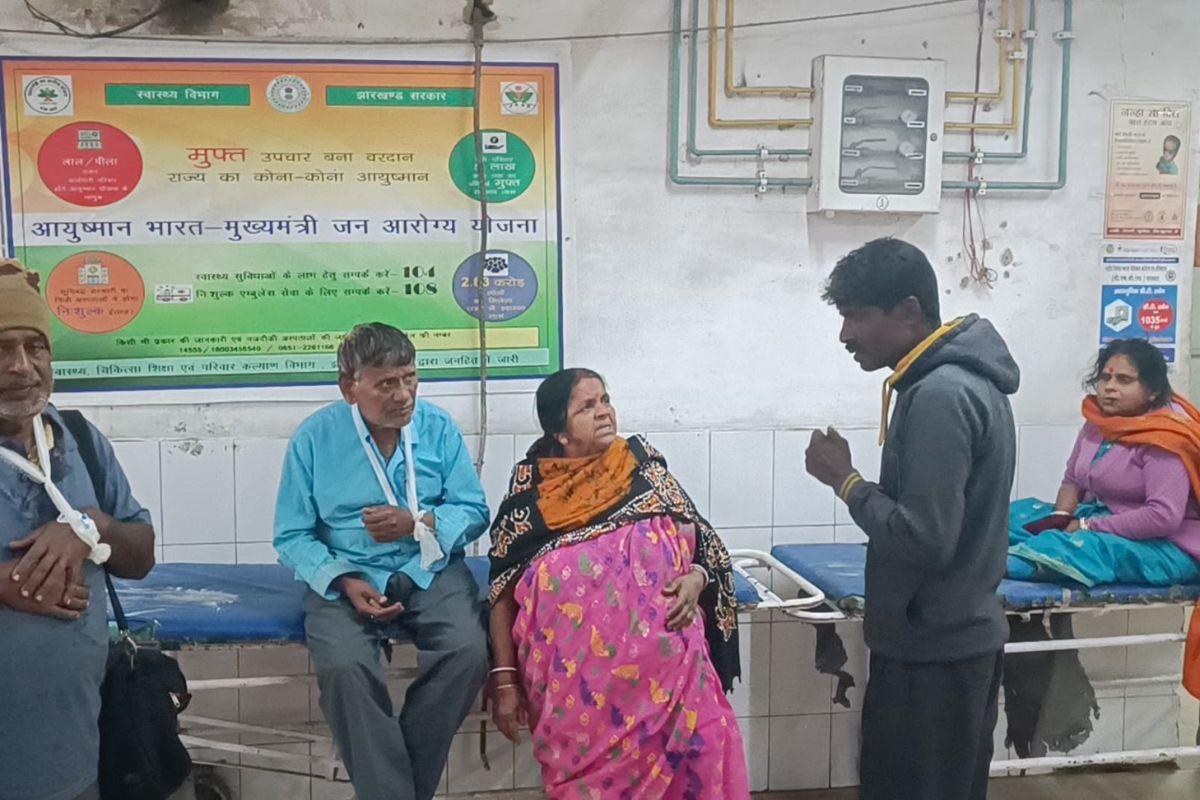 बस दुर्घटना में घायल लोग