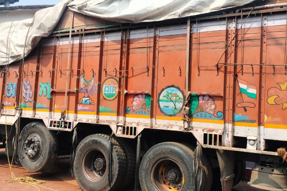 इसी ट्रक से एनसीबी ने बरामद किया है गांजा