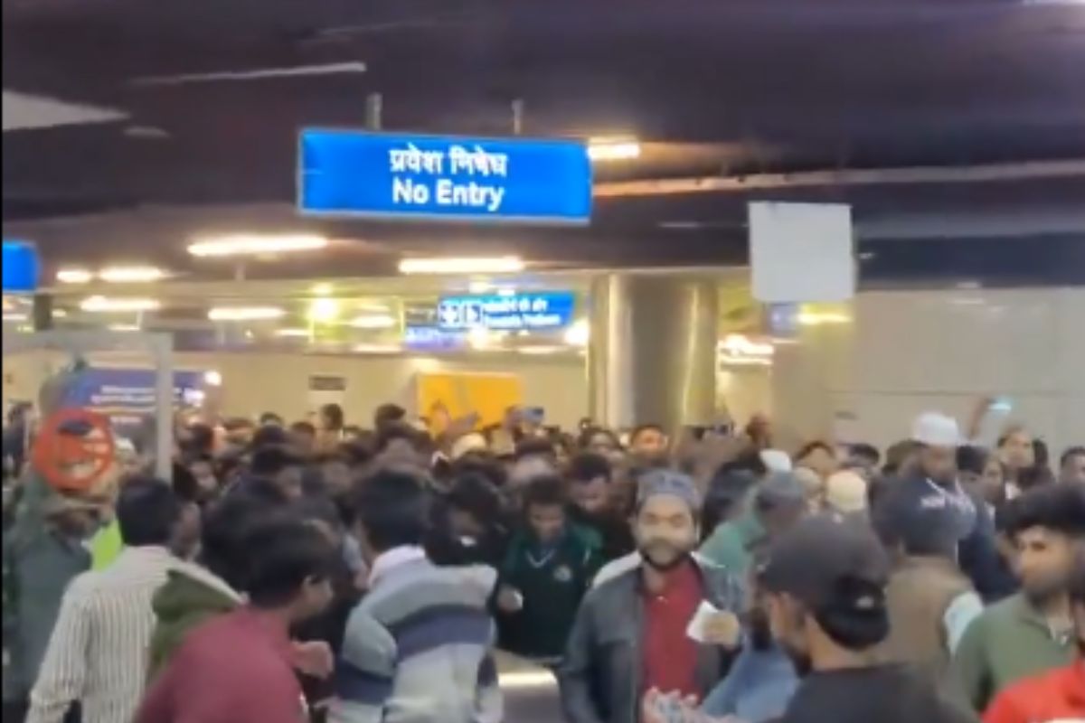 Delhi Metro Viral Video