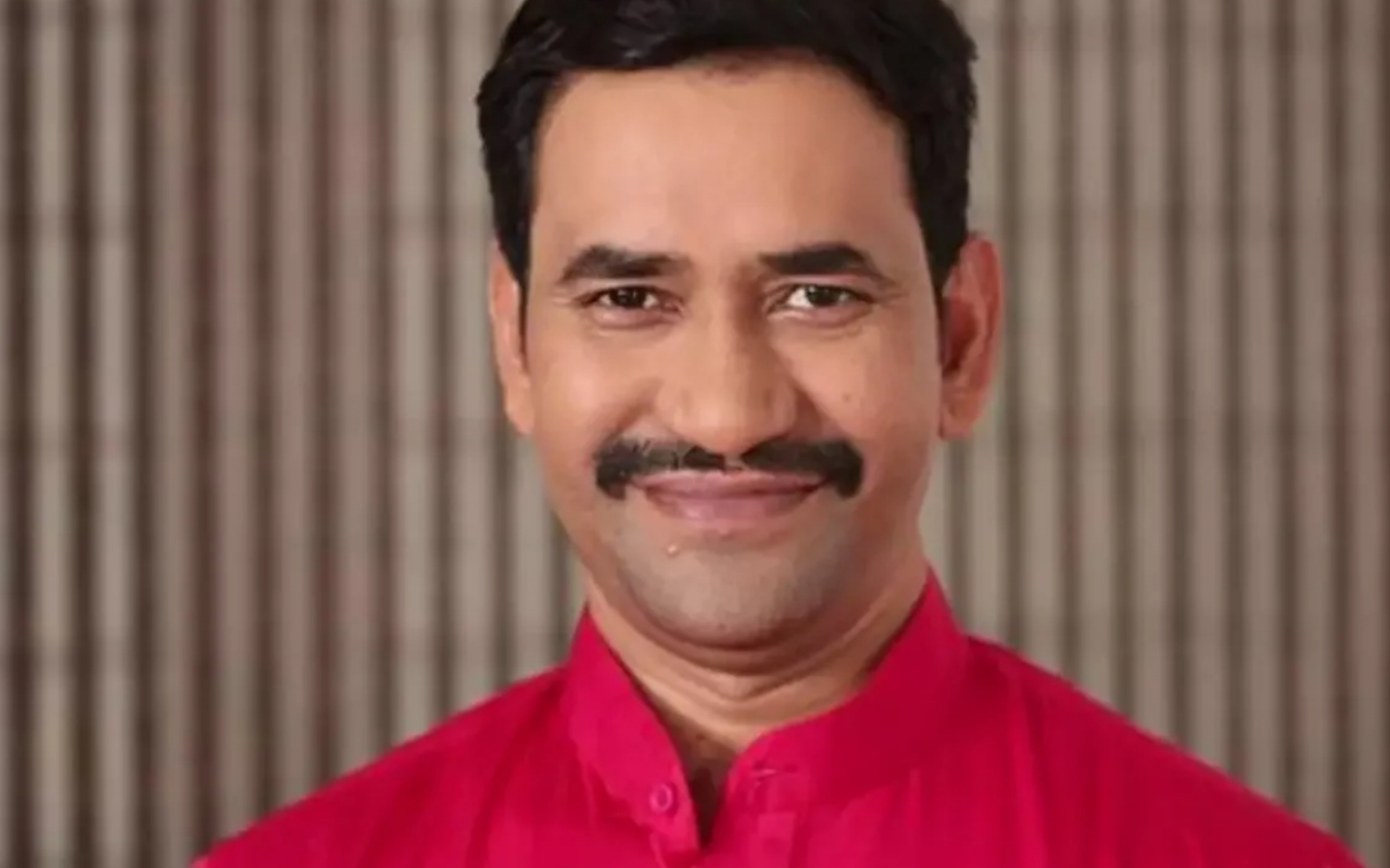 Dinesh Lal Yadav Net Worth
