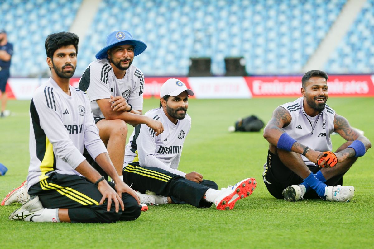 Hardik Pandya and Ravindra Jadeja with Other Cricketers